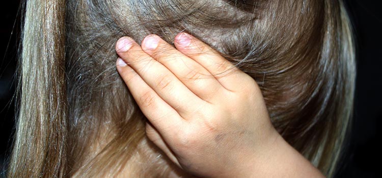 Violenza sui bambini, la diagnosi precoce li può salvare Violenza sui bambini, la diagnosi precoce li può salvare